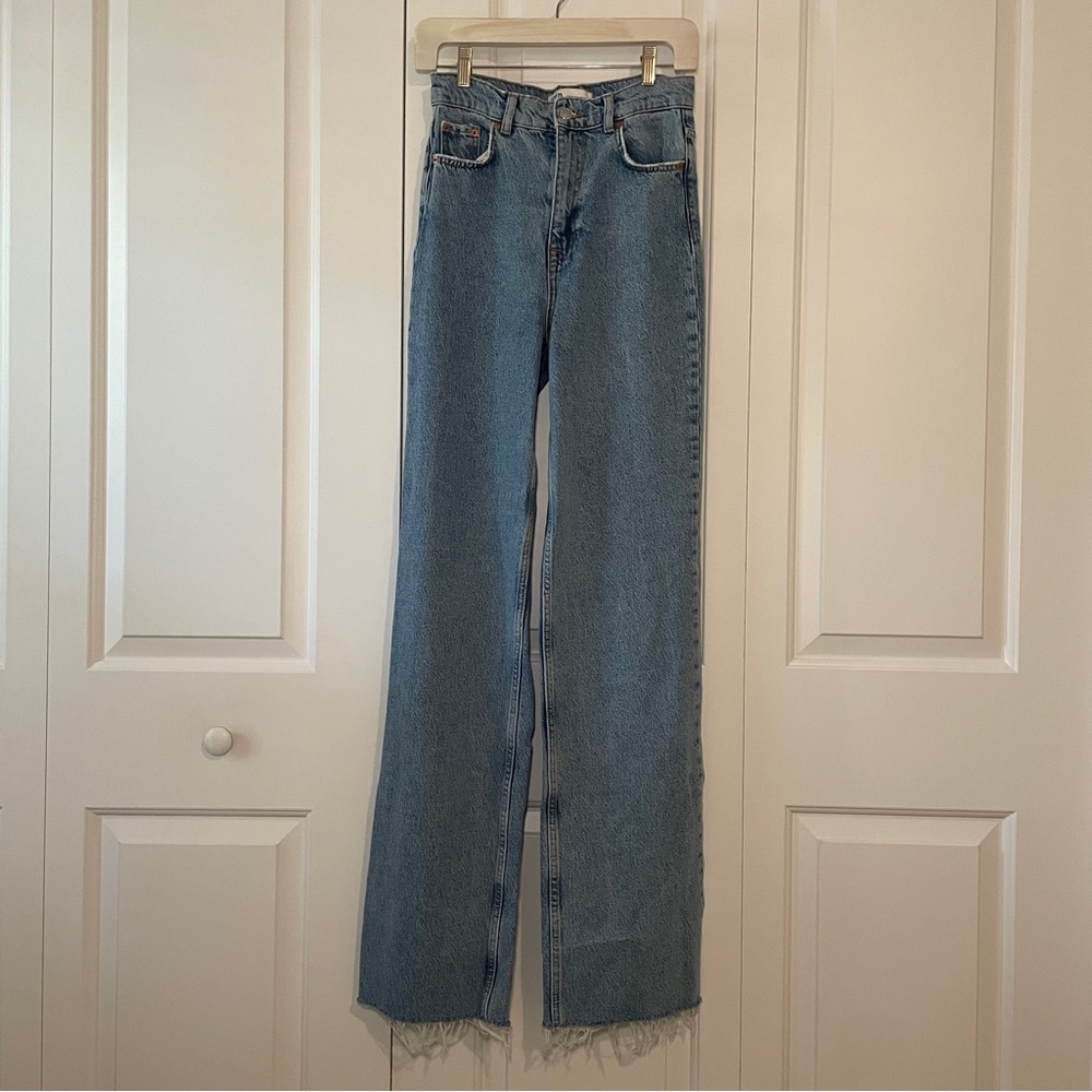Zara High-waisted Straight Leg Cut off Jeans, US size 2